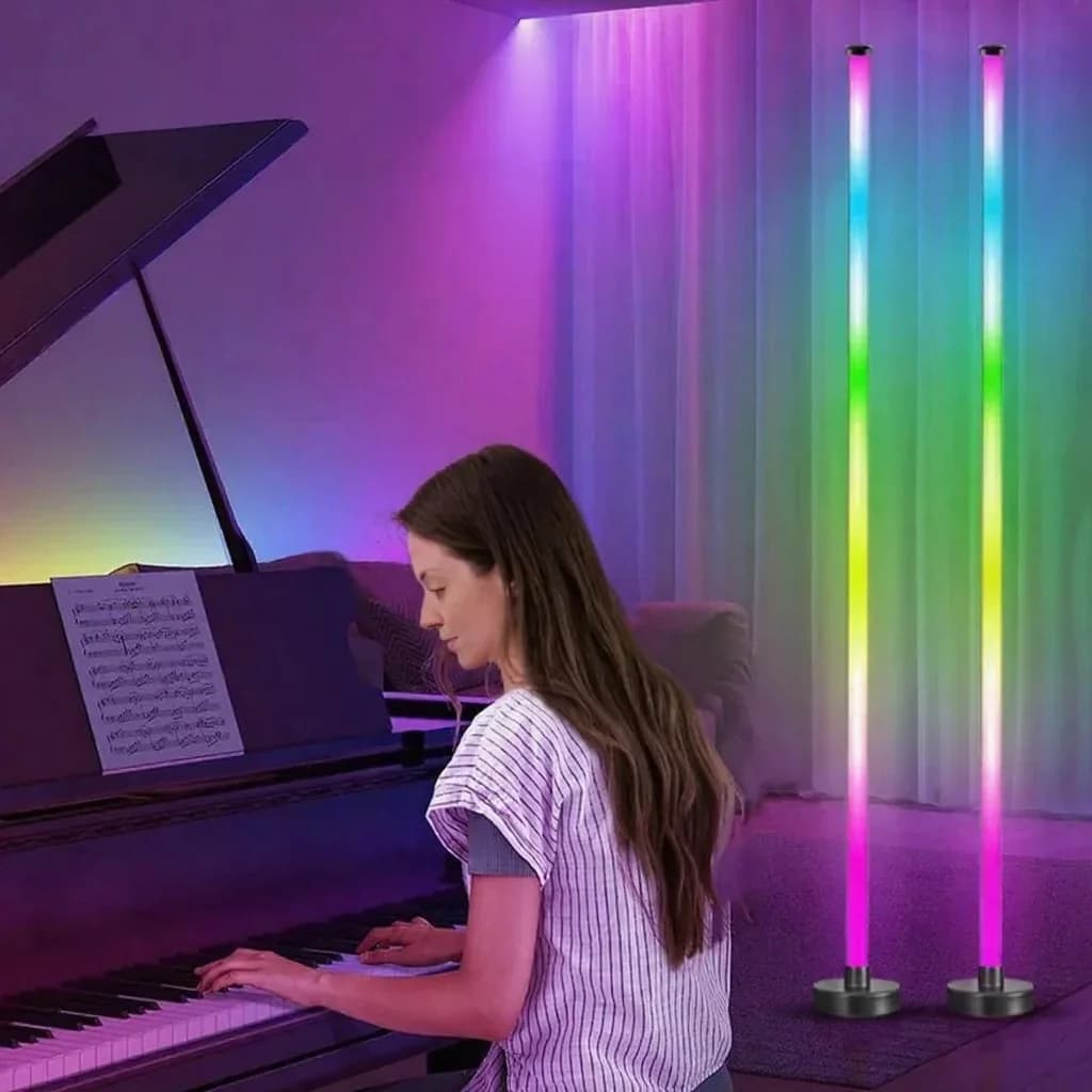 Lampă de Podea RGB cu Sincronizare Muzicală, Strălucire 360°, Control App pentru Gaming