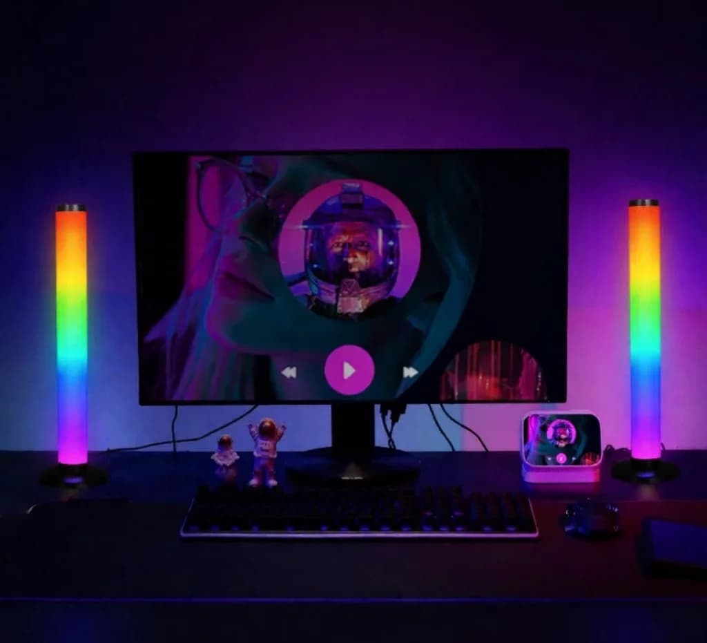 Lampă de birou RGB reactivă la sunet 360 grade cu control prin aplicație și telecomandă