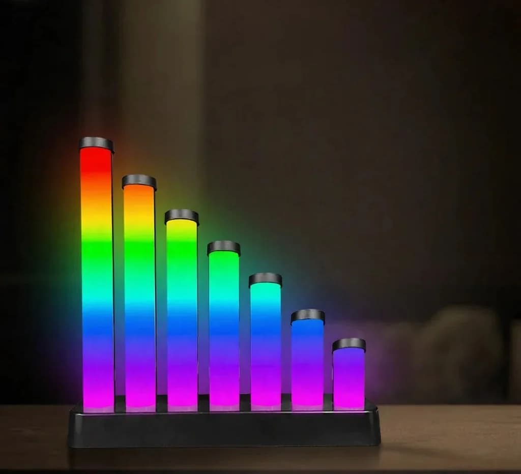 Lampă de birou LED RGB reactivă la sunet cu control prin aplicație